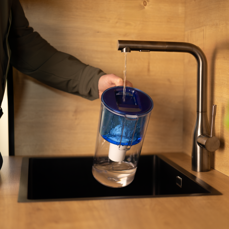 Dzbanek filtrujący Wessper D1 Solid Aquaclassic 2,8 l niebieski z filtrem Aquaclassic Dzbanek filtrujący Wessper D1 Solid Aquaclassic 2,8 l niebieski z filtrem Aquaclassic