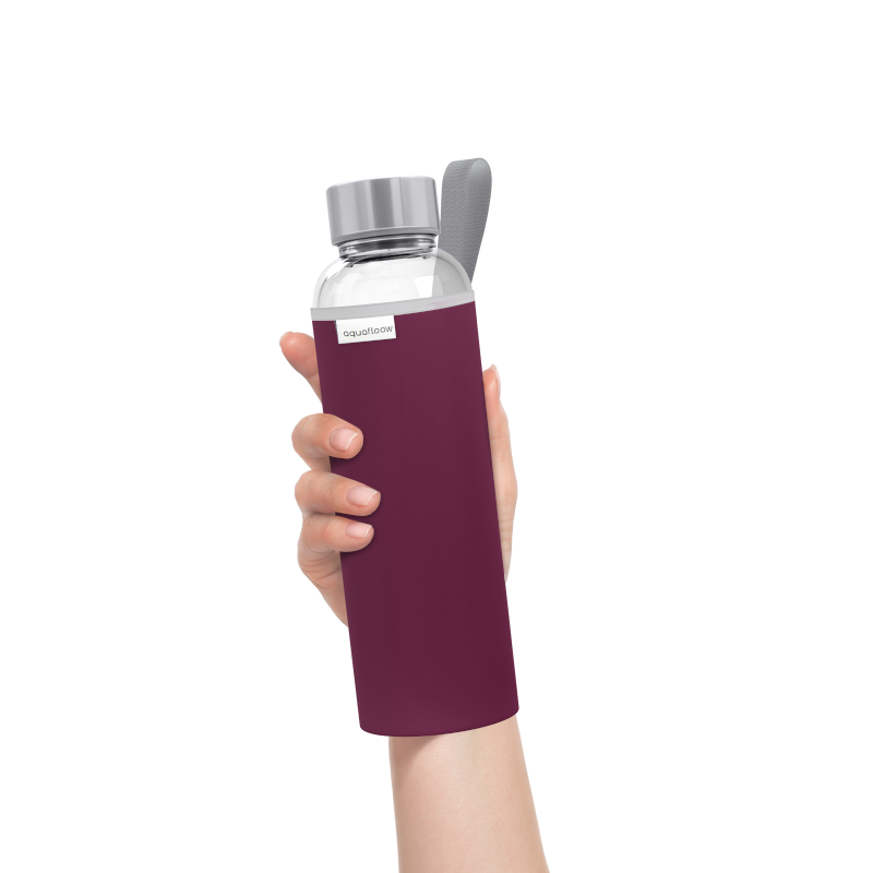 Szklana butelka na wodę w burgundowym, neoprenowym etui AquaFloow 700 ml Szklana butelka na wodę w burgundowym, neoprenowym etui AquaFloow 700 ml