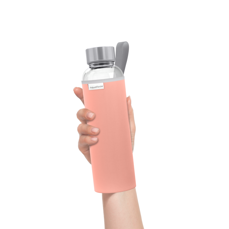 Szklana butelka na wodę w różowym, neoprenowym etui AquaFloow 700 ml Szklana butelka na wodę w różowym, neoprenowym etui AquaFloow 700 ml