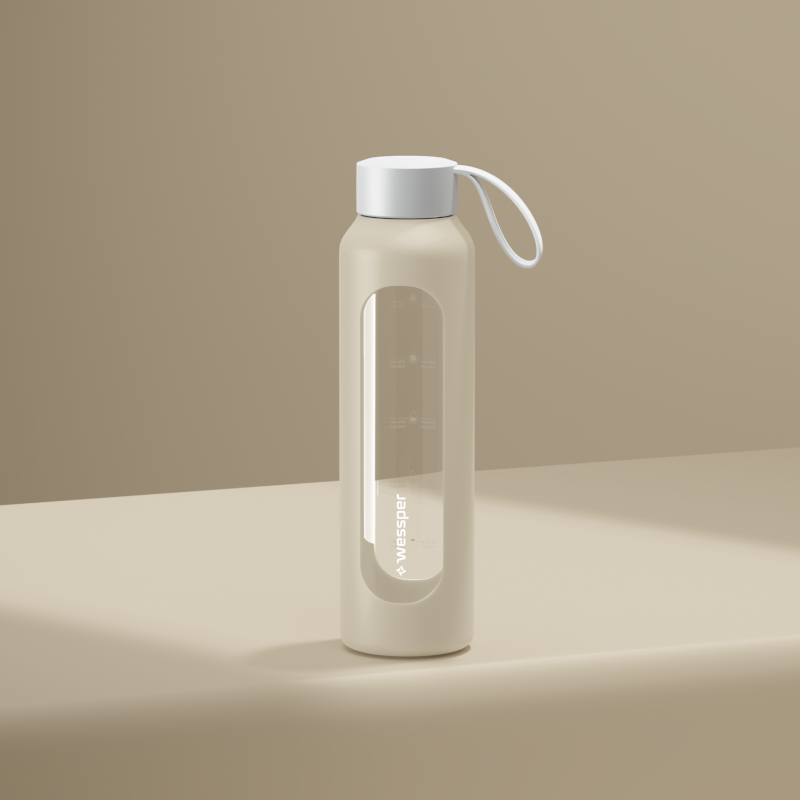Szklana butelka na wodę 0,5 l Wessper B1 Borosilicate w zestawie z etui silikonowym Ecru – szczelna, bez BPA, z miarką Szklana butelka na wodę 0,5 l Wessper B1 Borosilicate w zestawie z etui silikonowym Ecru – szczelna, bez BPA, z miarką