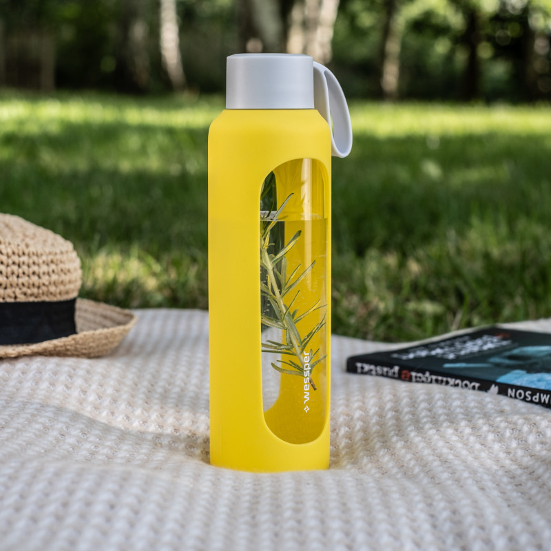 Szklana butelka na wodę 0,5 l Wessper B1 Borosilicate Sun – szczelna, bez BPA, z miarką Szklana butelka na wodę 0,5 l Wessper B1 Borosilicate Sun – szczelna, bez BPA, z miarką