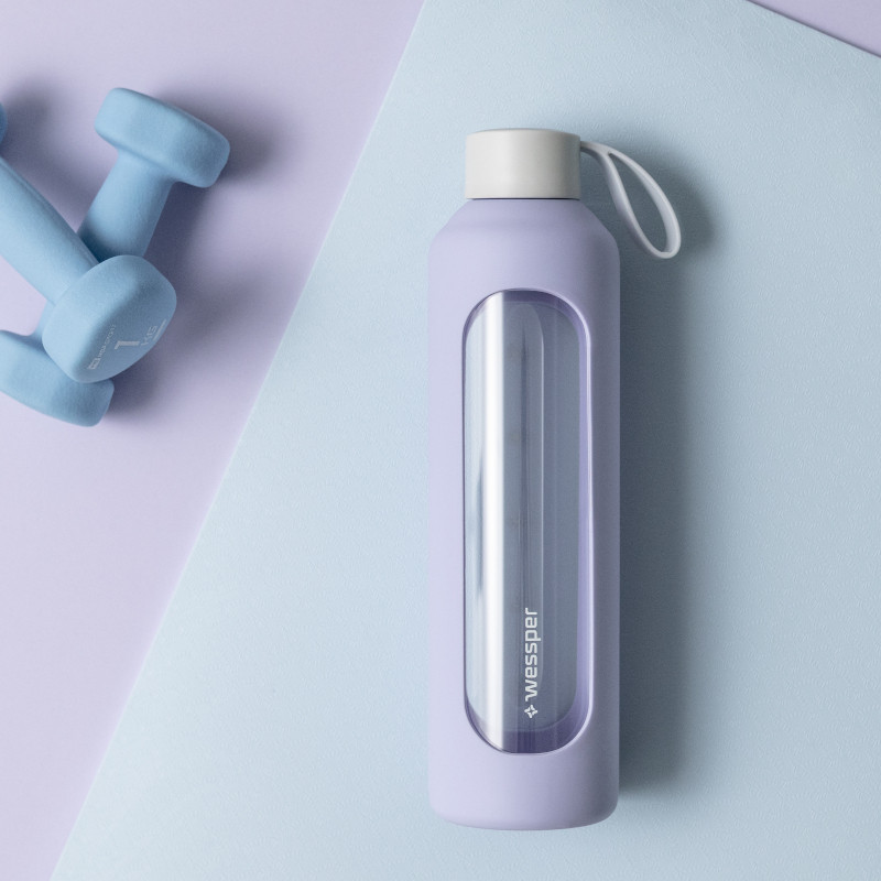Szklana butelka na wodę 1 l Wessper B1 Borosilicate Lavender  – szczelna, bez BPA, z miarką