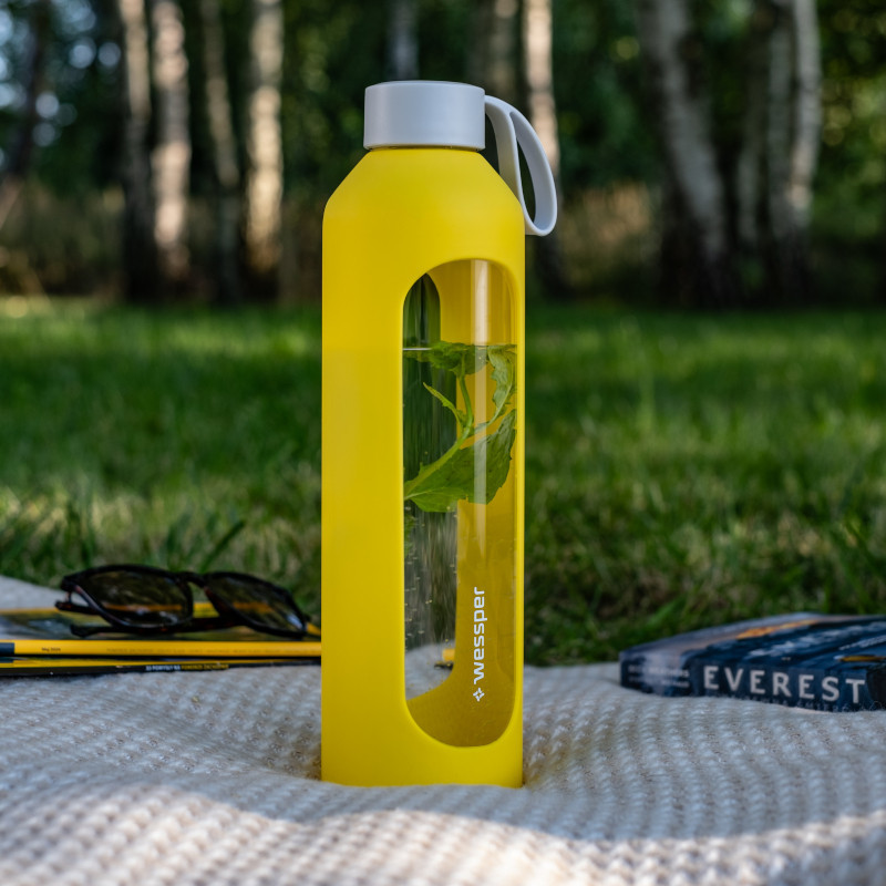 Szklana butelka na wodę 1 l Wessper B1 Borosilicate Sun – szczelna, bez BPA, z miarką Szklana butelka na wodę 1 l Wessper B1 Borosilicate Sun – szczelna, bez BPA, z miarką