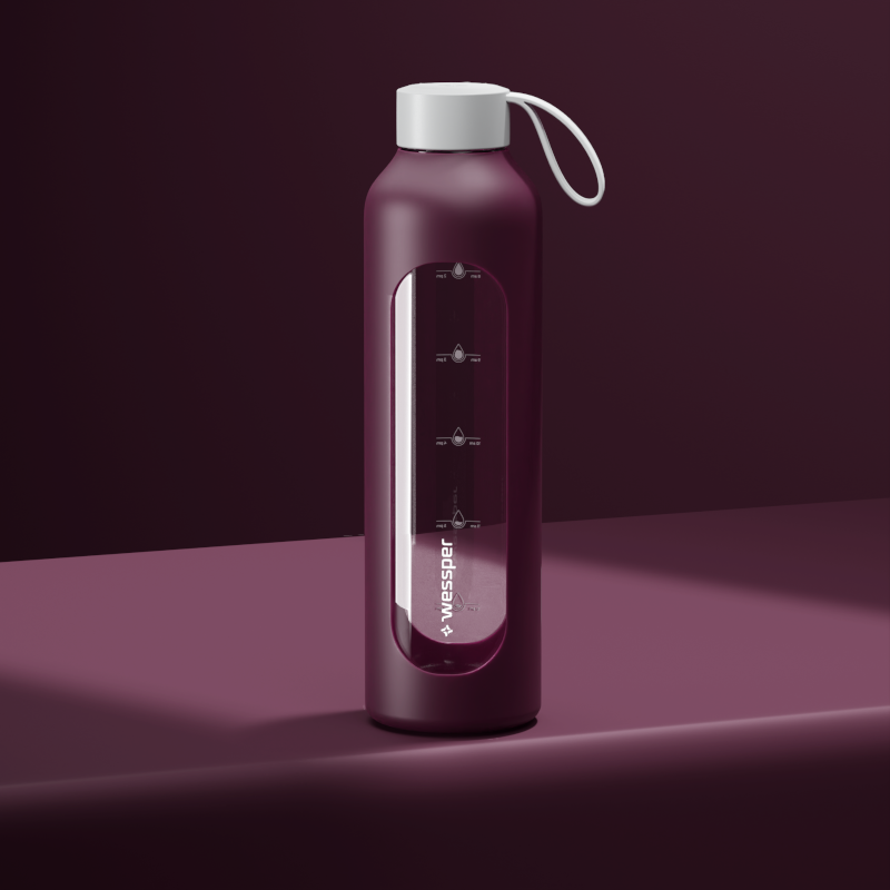 Szklana butelka na wodę 1 l Wessper B1 Borosilicate w zestawie z etui silikonowym Ruby – szczelna, bez BPA, z miarką Szklana butelka na wodę 1 l Wessper B1 Borosilicate w zestawie z etui silikonowym Ruby – szczelna, bez BPA, z miarką