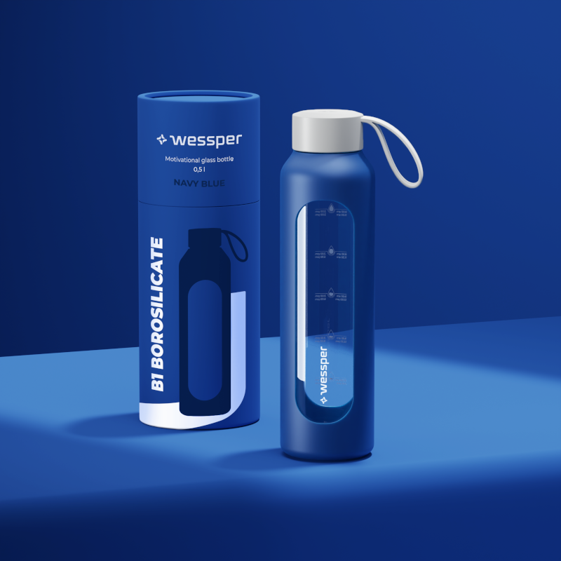 Szklana butelka na wodę 0,5 l Wessper B1 Borosilicate Navy Blue – szczelna, bez BPA, z miarką Szklana butelka na wodę 0,5 l Wessper B1 Borosilicate Navy Blue – szczelna, bez BPA, z miarką