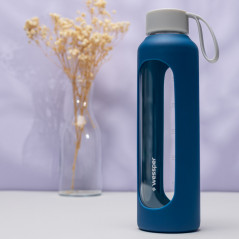 Szklana butelka na wodę 0,5 l Wessper B1 Borosilicate Navy blue – szczelna, bez BPA, z miarką