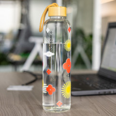 Szklana butelka motywacyjna Wessper ActiveMax Crystalline 1L z nadrukiem w czerwone kwiaty i żółte promienie
