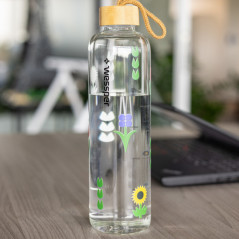 Szklana butelka motywacyjna Wessper ActiveMax Crystalline 1L z nadrukiem w kolorowe kwiaty