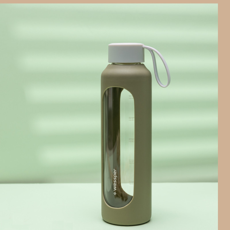Szklana butelka na wodę 0,5 l Wessper B1 Borosilicate Olive – szczelna, bez BPA, z miarką Szklana butelka na wodę 0,5 l Wessper B1 Borosilicate Olive – szczelna, bez BPA, z miarką