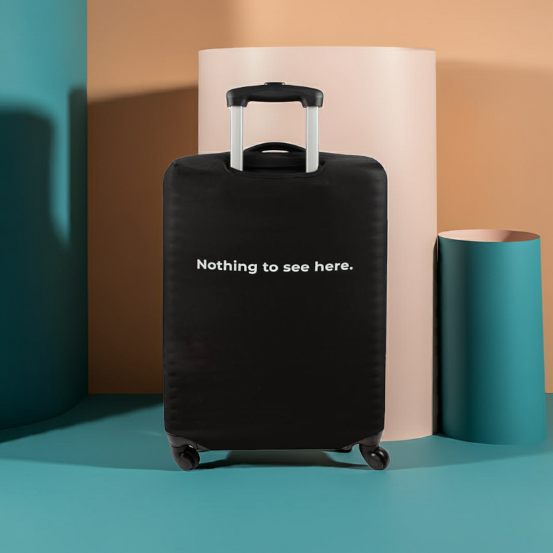 Pokrowiec na walizkę Sillar czarny z napisem "Nothing to see here", rozmiar L Pokrowiec na walizkę Sillar czarny z napisem "Nothing to see here", rozmiar L