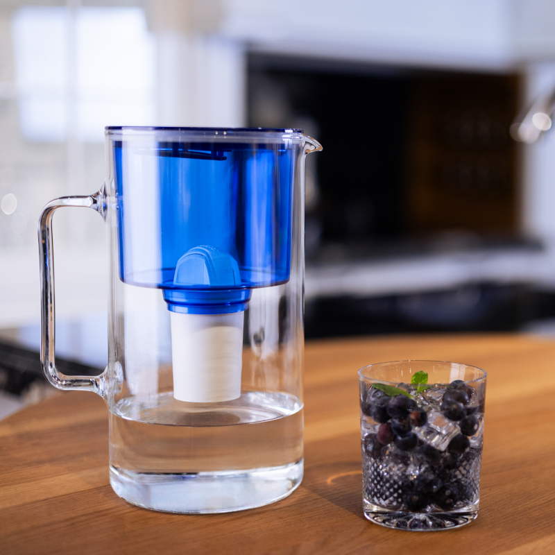 Dzbanek filtrujący szklany Wessper D2 Borosilicate Aquaclassic 3 l niebieski z filtrem Aquaclassic