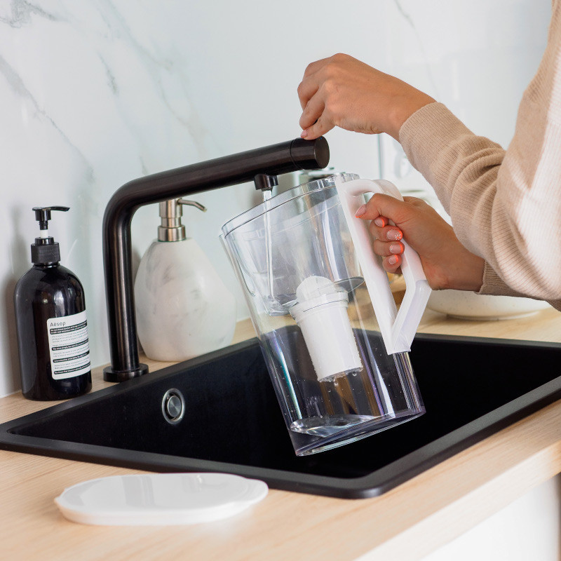Dzbanek filtrujący Wessper D3 Slim 2,7 l biały z filtrem Aquaclassic w zestawie z 2 filtrami