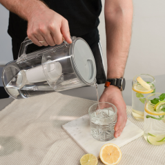 Dzbanek filtrujący Aquafloow J-Class szary 2,5 l w zestawie z trzema filtrami Aquafloow Class