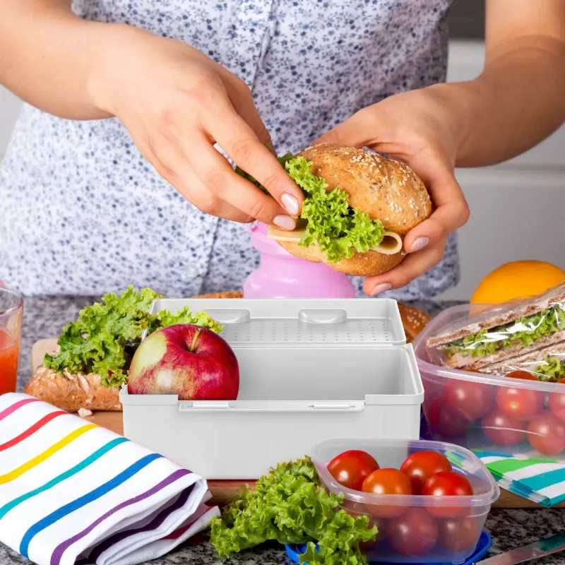 Lunch box dla dzieci Wessper Til Til biały 1,27 l  w zestawie z klockami