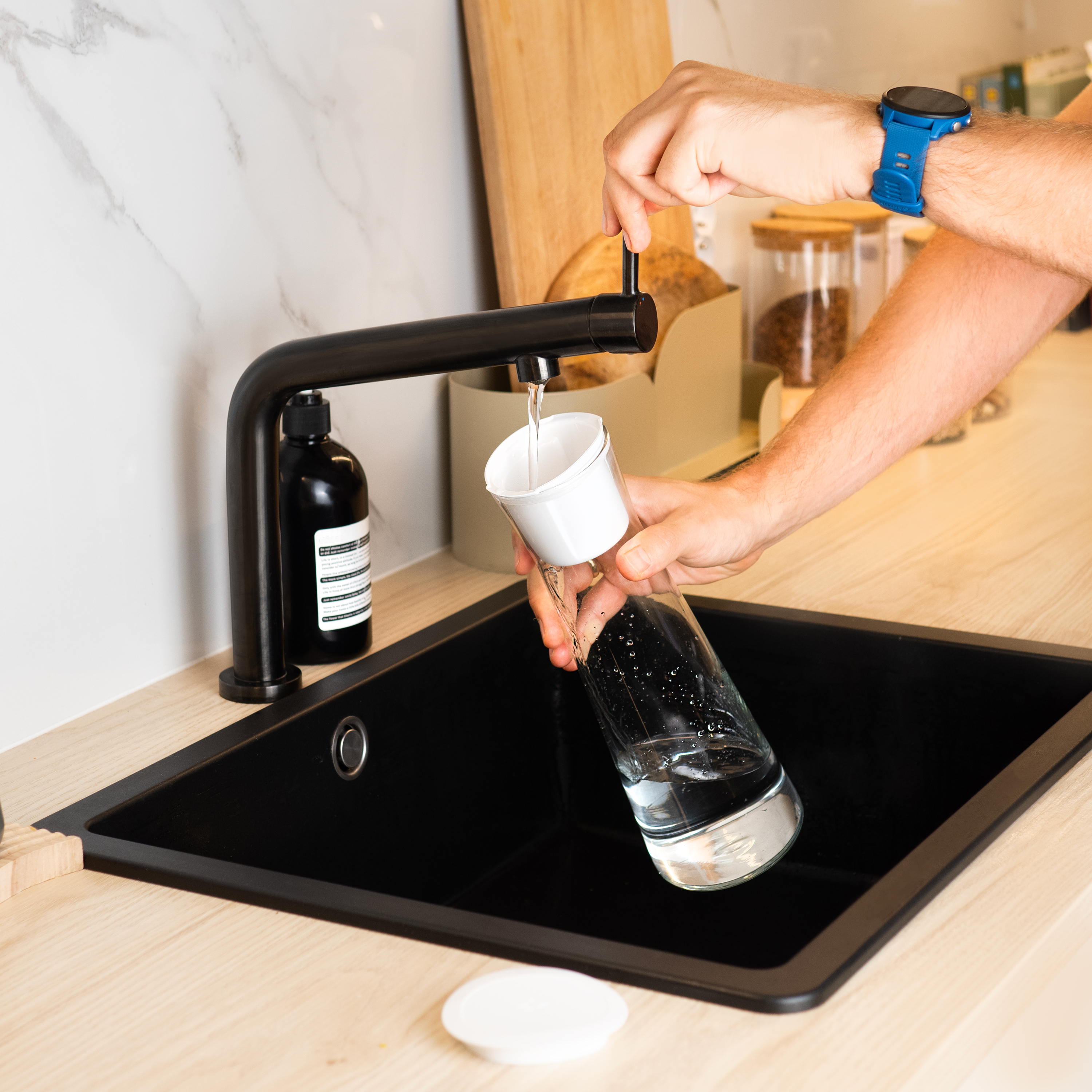 Karafka filtrująca Wessper K1 BOROSILICATE z filtrem Actitex™ - czarna